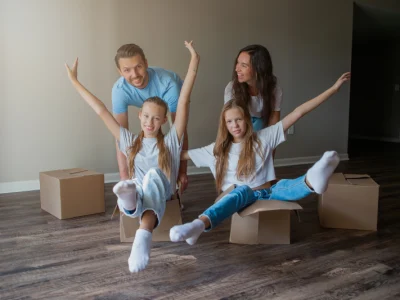 vecteezy_family-moving-and-packing_20469496 vecteezy_family-moving-and-packing_20469496